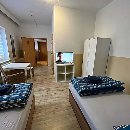 Doppelzimmer-bad-kuehlschrank-parkplatz-10 * Meine