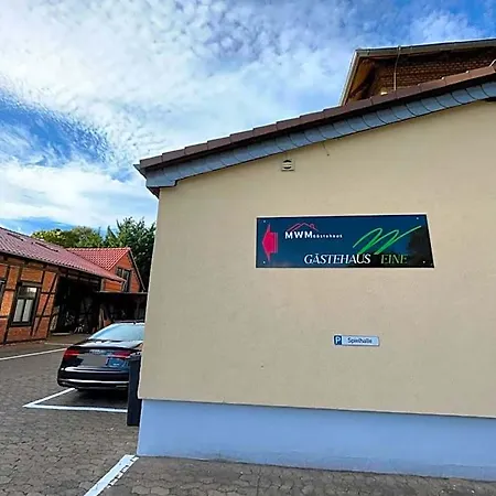 Hotel Doppelzimmer-bad-kuehlschrank-parkplatz-10 *