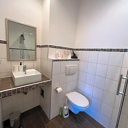 Hotel Doppelzimmer-bad-kuehlschrank-parkplatz-10