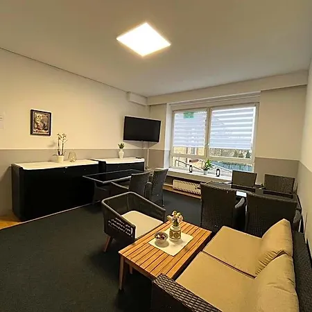Doppelzimmer-bad-kuehlschrank-parkplatz-10 * Meine