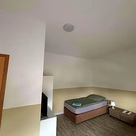 Hotel Doppelzimmer-bad-kuehlschrank-parkplatz-10 Meine