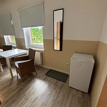 Doppelzimmer-bad-kuehlschrank-parkplatz-10 Hotel *