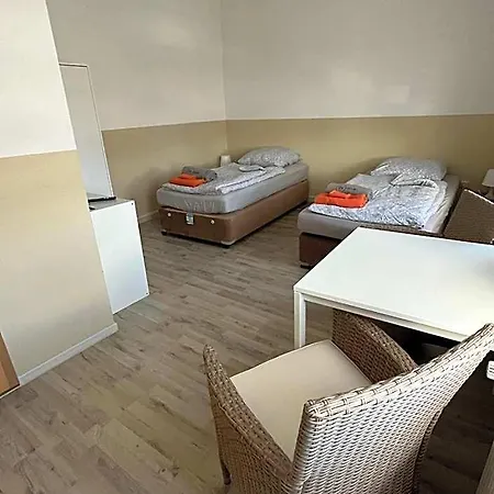 Otel Doppelzimmer-bad-kuehlschrank-parkplatz-10 *