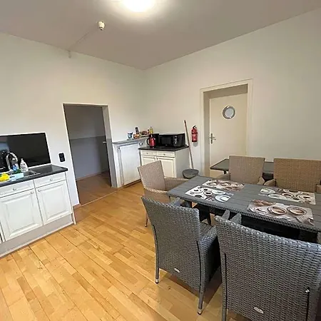 Doppelzimmer-bad-kuehlschrank-parkplatz-10 * Meine
