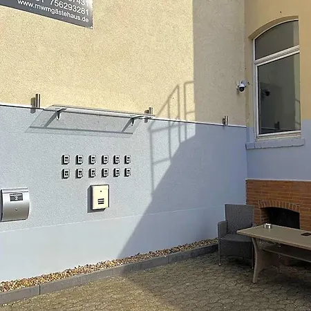 Doppelzimmer-bad-kuehlschrank-parkplatz-10
