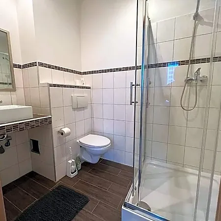 Doppelzimmer-bad-kuehlschrank-parkplatz-10 Otel Meine