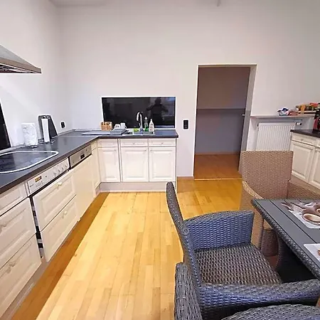 Doppelzimmer-bad-kuehlschrank-parkplatz-10